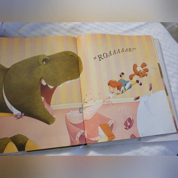 "Tea rex" by Molly idle children's picture book. Mint. Hardcover - Picture 5 of 6